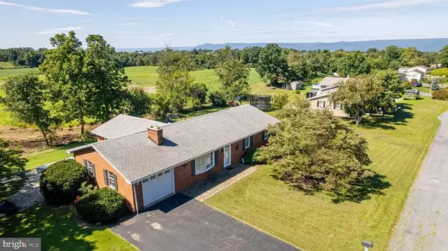 1115 Gayman Rd, Chambersburg