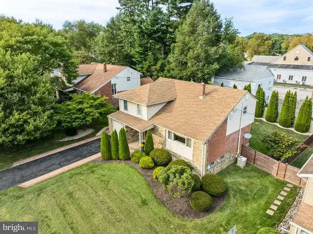 515 Davis Rd, Cheltenham