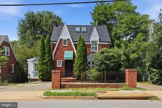 1706 N Glebe Rd, Arlington
