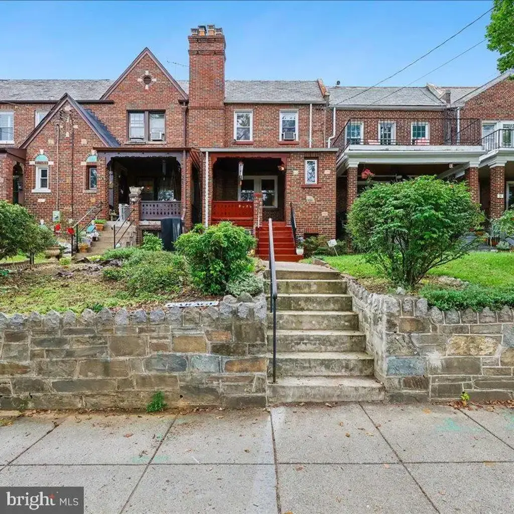 35 Gallatin St Nw, WASHINGTON