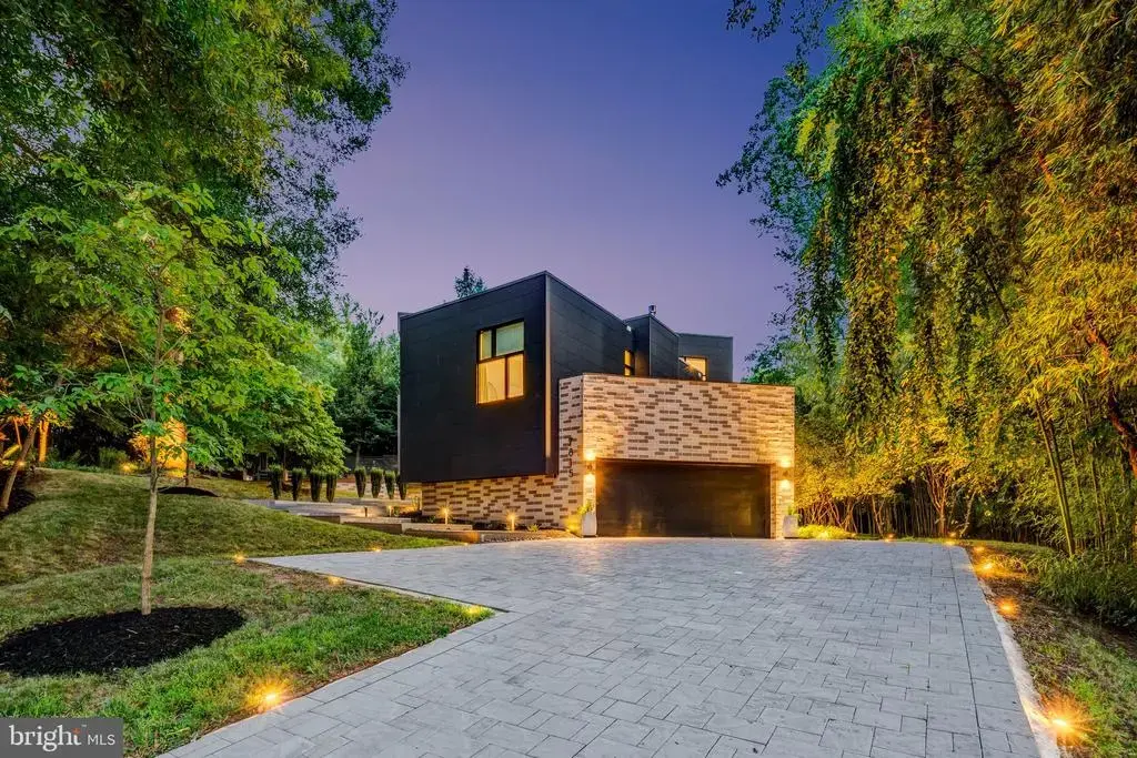 7815 Old Falls Rd, MCLEAN