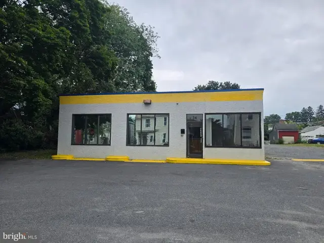 34 E Main St, Fleetwood