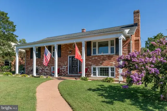 460 Riverside Dr, Fredericksburg