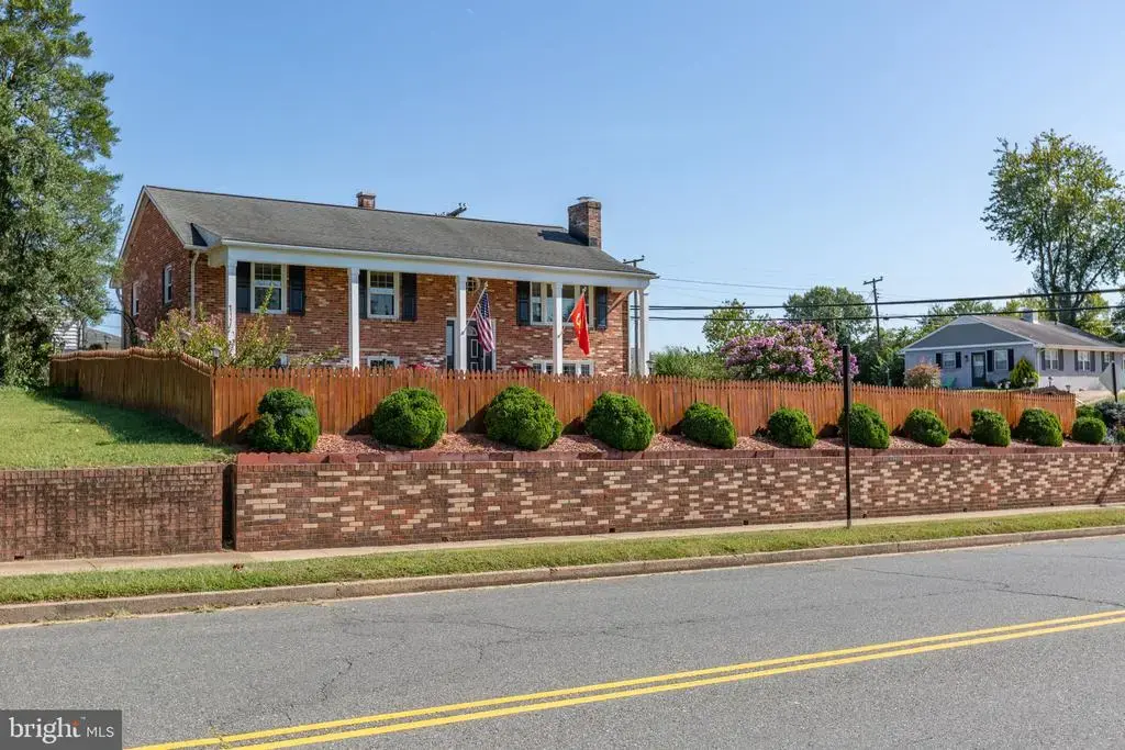 460 Riverside Dr, FREDERICKSBURG