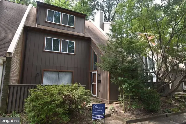 1436 Greenmont, Reston