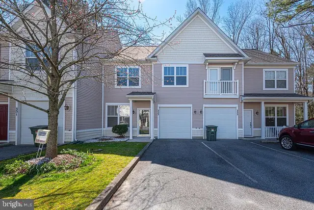353 Schooner Ln #805, Berlin