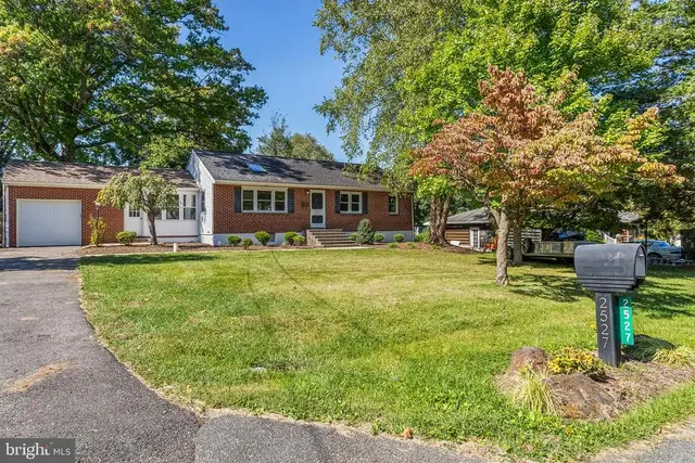2527 Veterans Dr, Wilmington