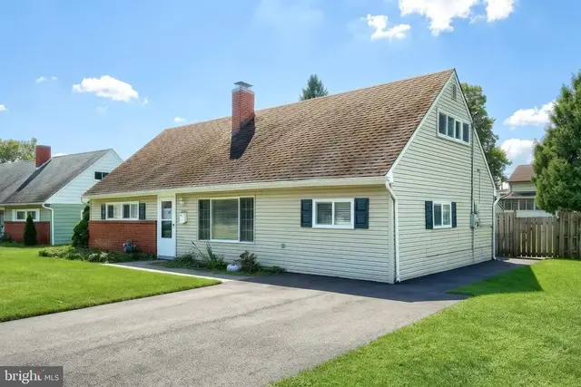 1512 Continental Rd, York