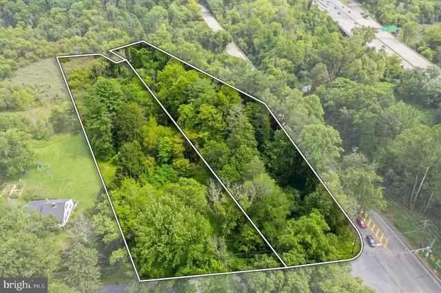 811 Crum Creek Rd, Media
