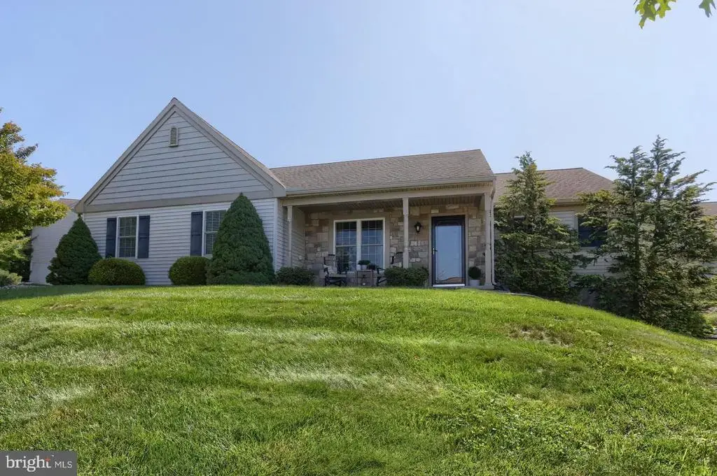 858 Water Edge Ct, LEBANON
