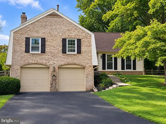 9809 Dellcastle Rd, Gaithersburg