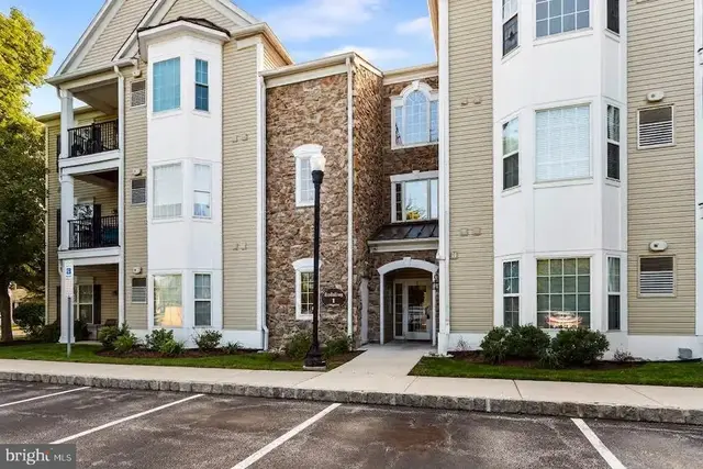 124 Creekside Dr #8, Brookhaven