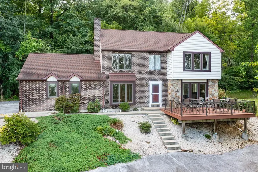 400 Walnut Rd, BIRDSBORO
