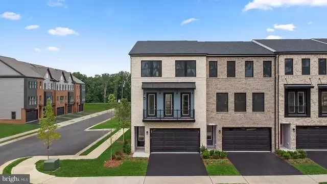 3 Picasso Square #tyce 24-f2, Ashburn