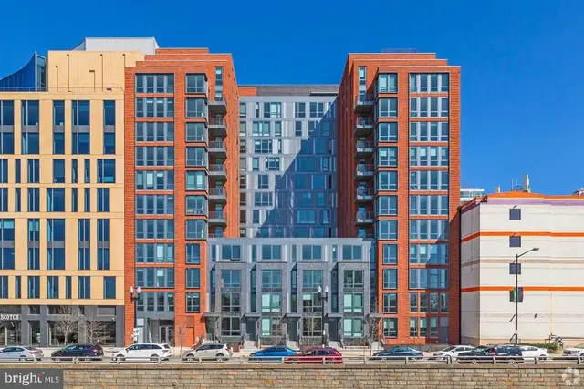 1211 Van St Se #601, Washington