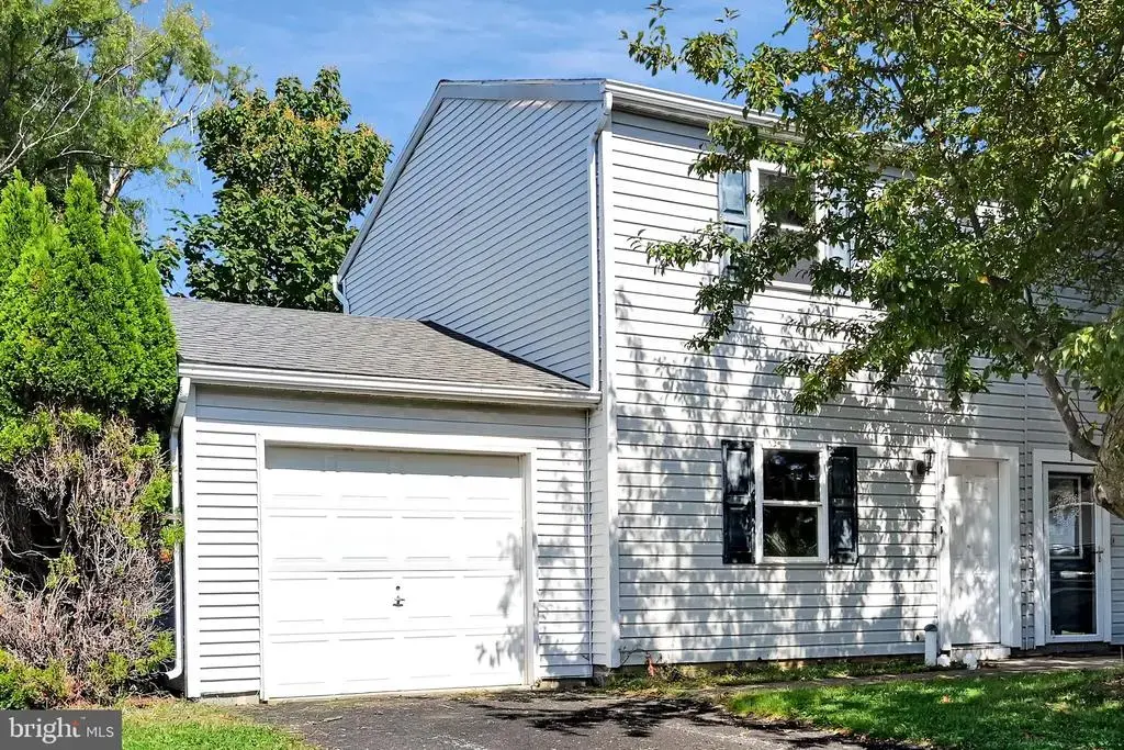 3 Walnut Mill Ln, CLEONA