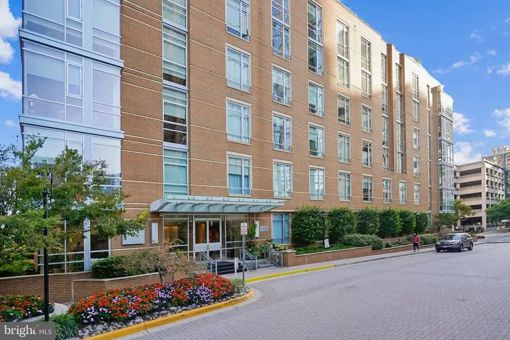 12025 New Dominion Pkwy #304, RESTON