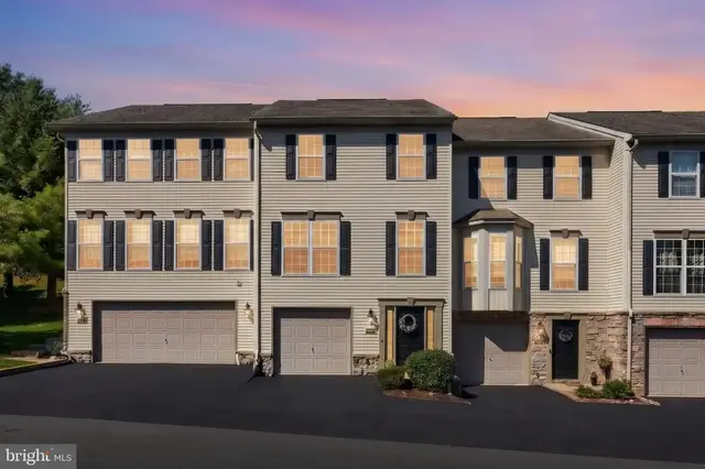 2714 Hunters Crest Dr #28, York