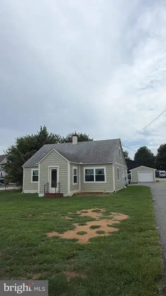 2318 S Dupont Blvd, Smyrna