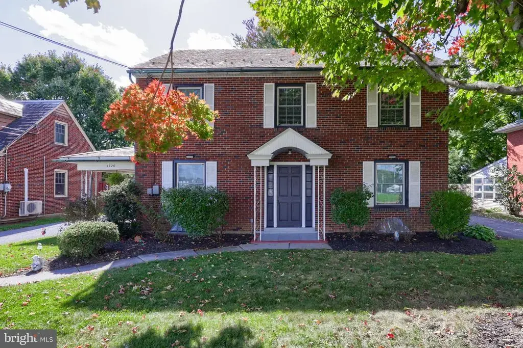 1720 W Main St, EPHRATA
