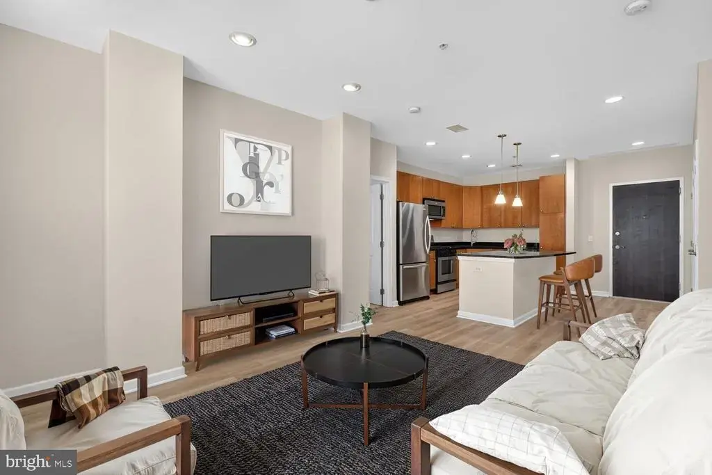 444 W Broad St #204, FALLS CHURCH