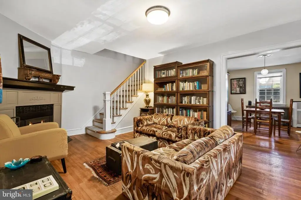 39 Sabine Ave, NARBERTH