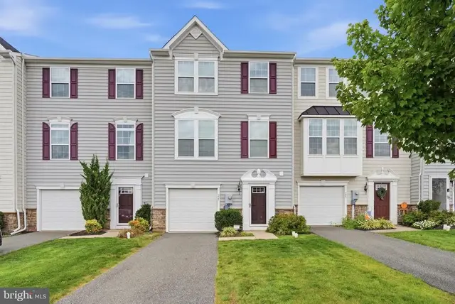225 Tulip Ln, Gilbertsville