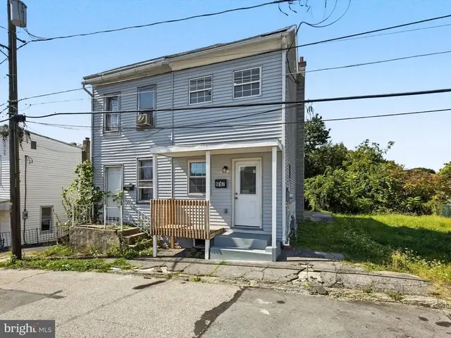 617 N 7th St, Pottsville