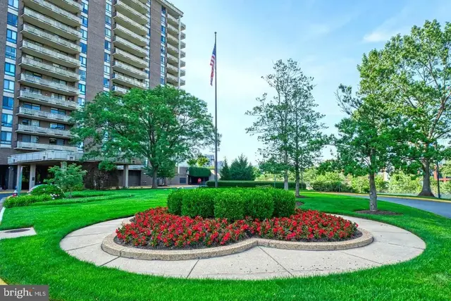 1800 Old Meadow Rd #218, Mclean
