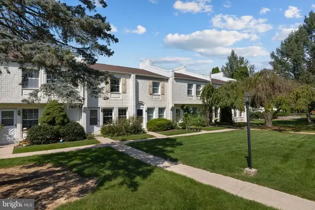 923 Stratford Ct, State College
