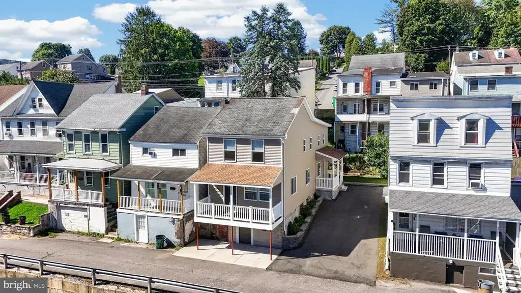 320 N Railroad St, TAMAQUA