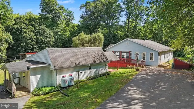 834 Oberlin Rd, Middletown