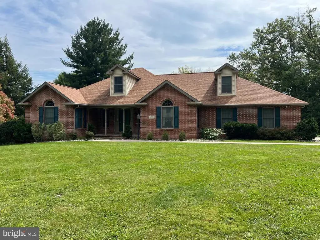 6066 Fairway Dr W, FAYETTEVILLE