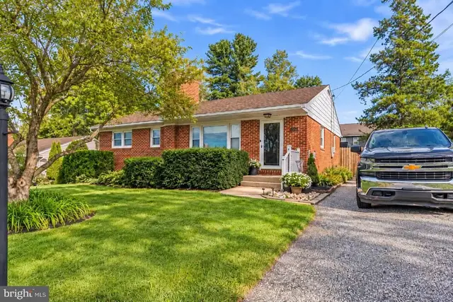 521 Mark Dr, Westminster