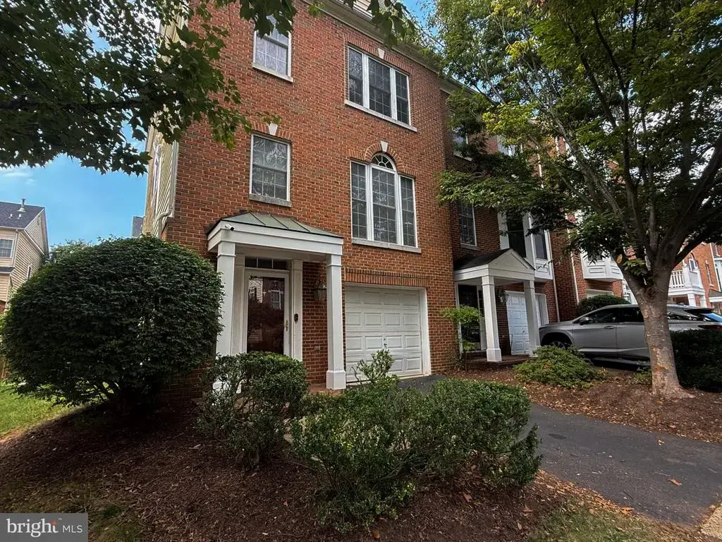 4228 Lower Dr, FAIRFAX