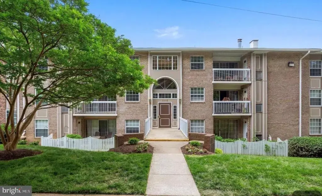 1935 Wilson Ln #301, MCLEAN
