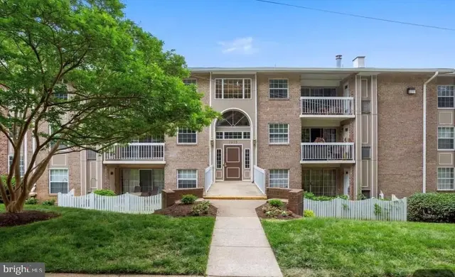 1935 Wilson Ln #301, Mclean