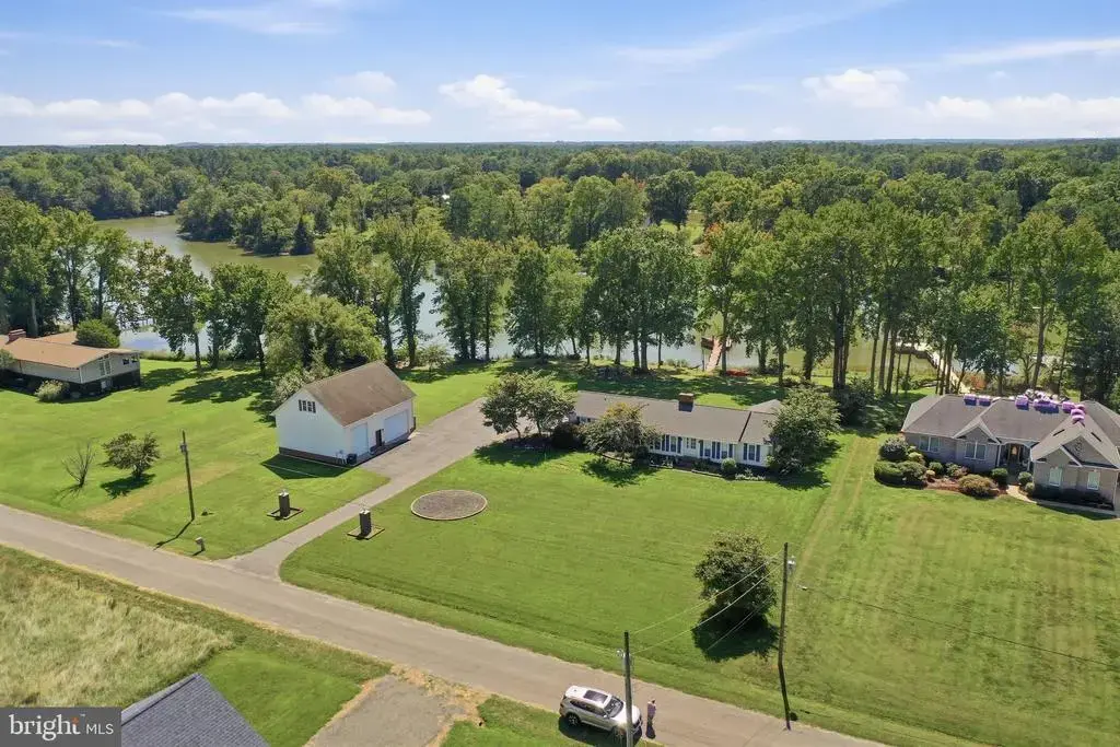 88 Canoe Pl, MONTROSS