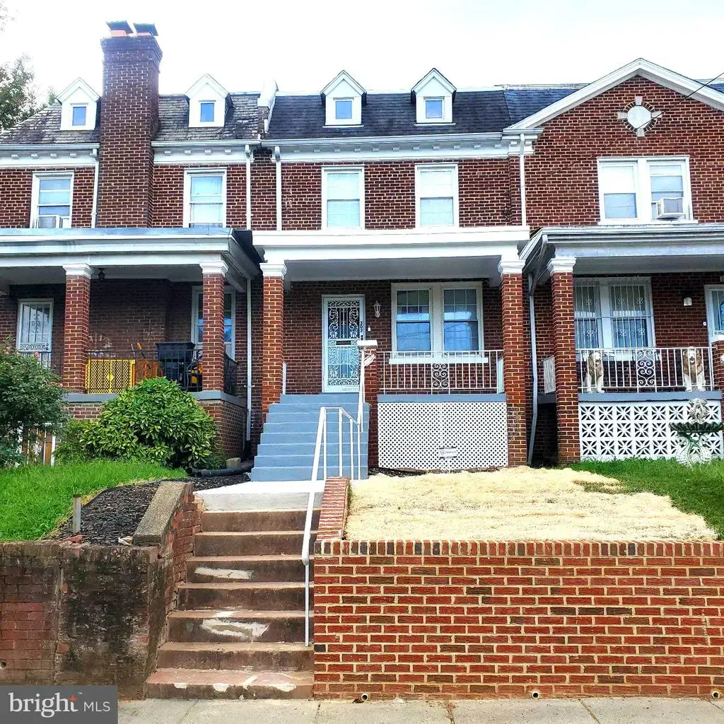 302 Emerson St Nw, WASHINGTON