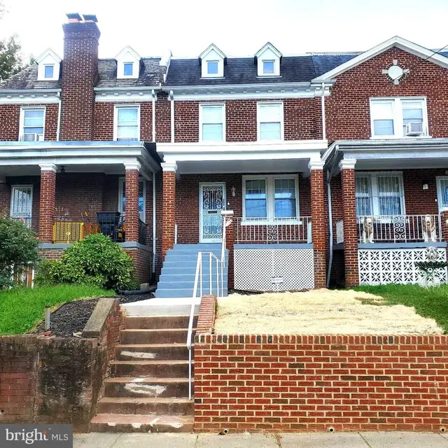 302 Emerson St Nw, Washington