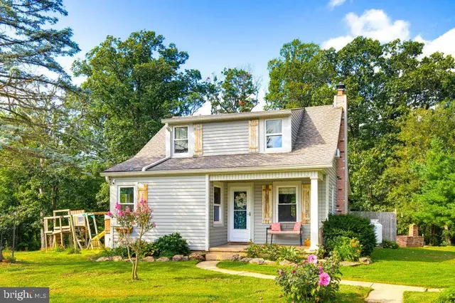 801 Old Commons Rd, Windsor