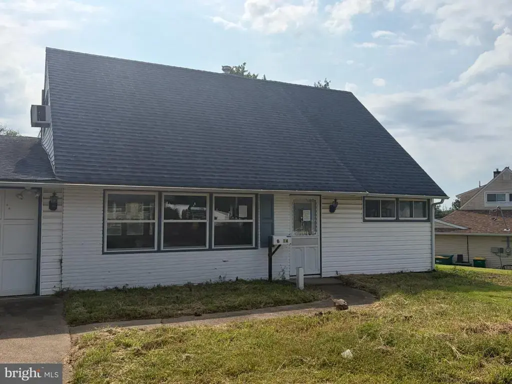14 Circle Rd, LEVITTOWN