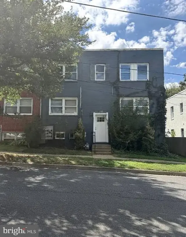 423 Burbank St Se, Washington