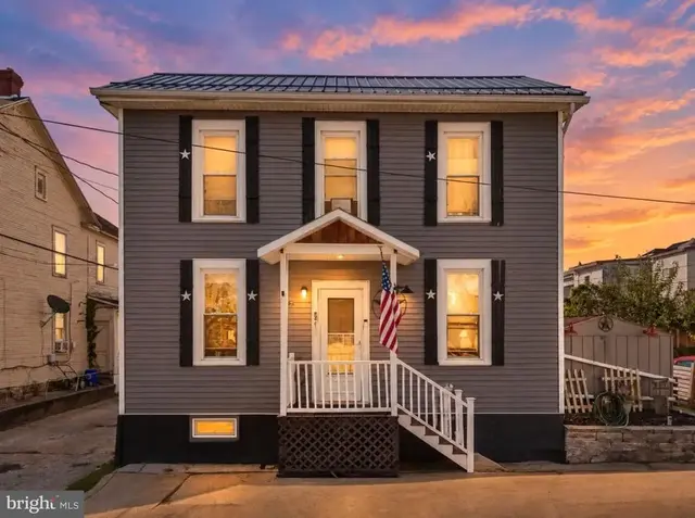 206 S Spruce St, Lewistown
