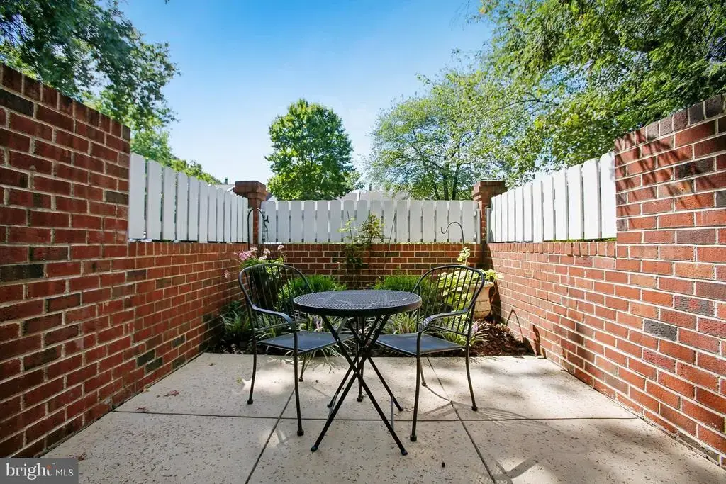 2621 S Walter Reed Dr S #a, ARLINGTON