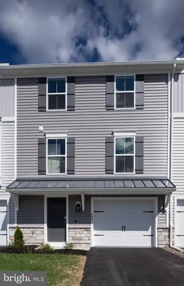 1031 Addie Ln, Harrisburg