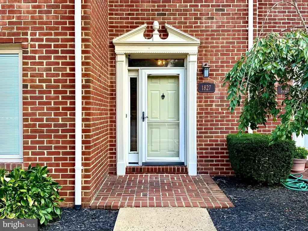 1827 N Uhle St #1, ARLINGTON