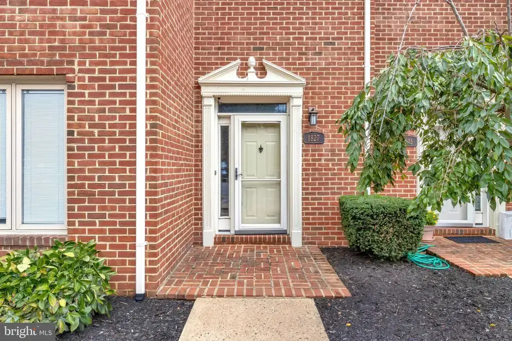 1827 N Uhle St #1, ARLINGTON