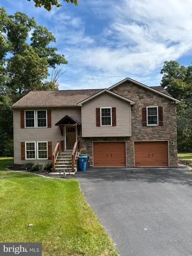 23 Harrison Dr, East Berlin