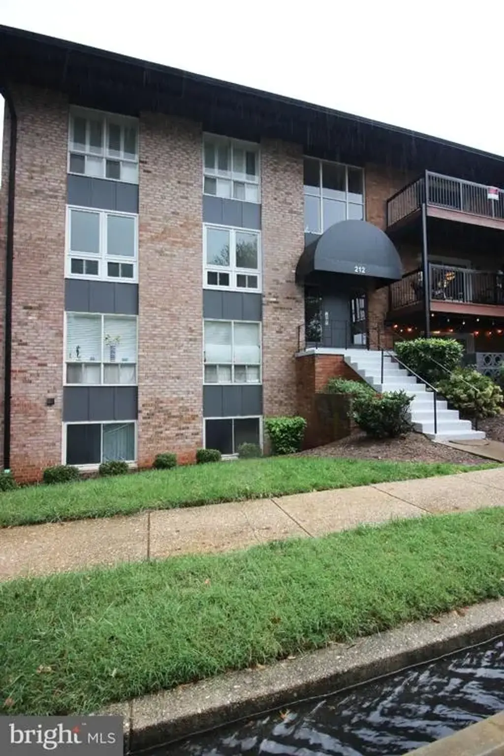 212 Locust St Se #106, VIENNA